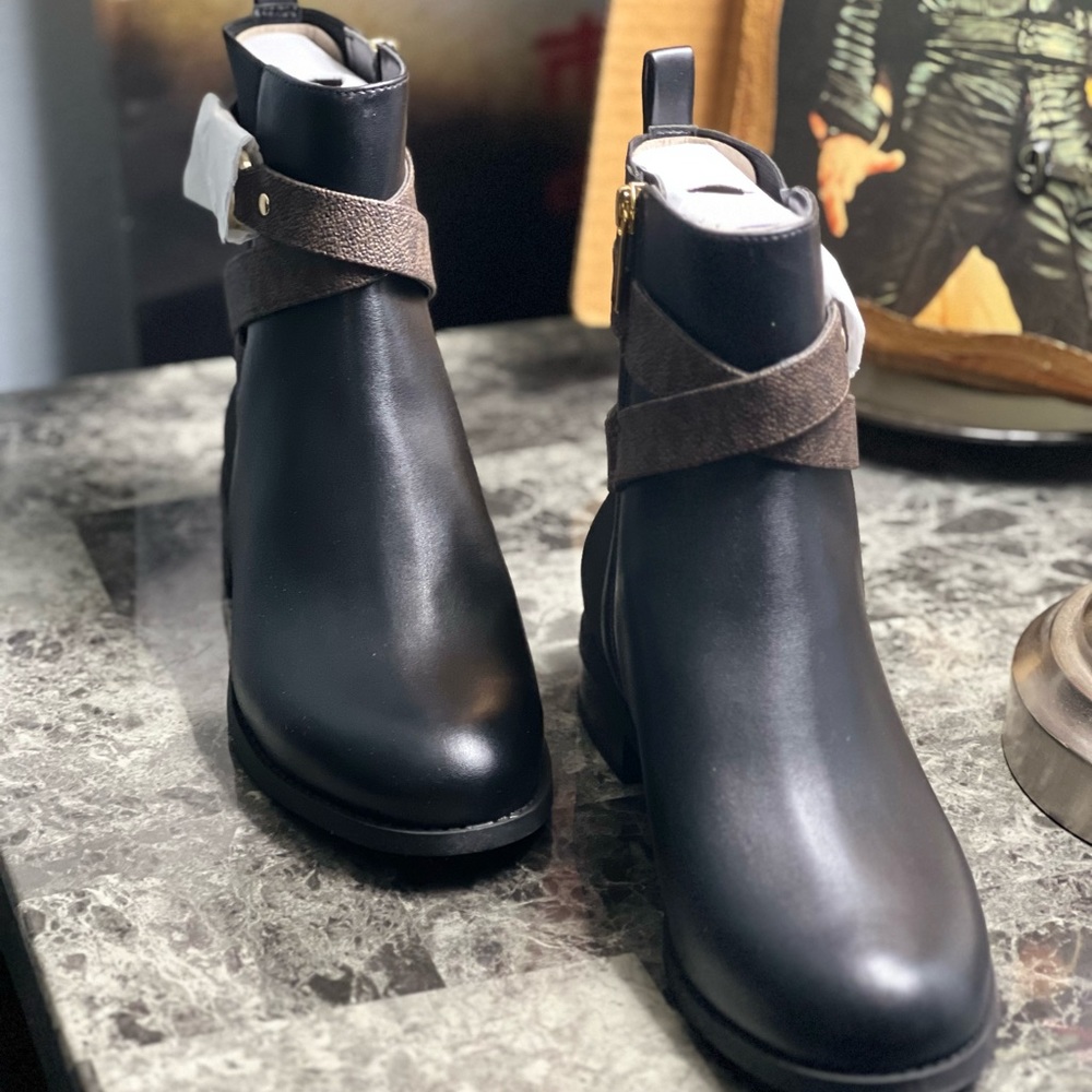 Final Markdown💕Michael Kors signature boots.